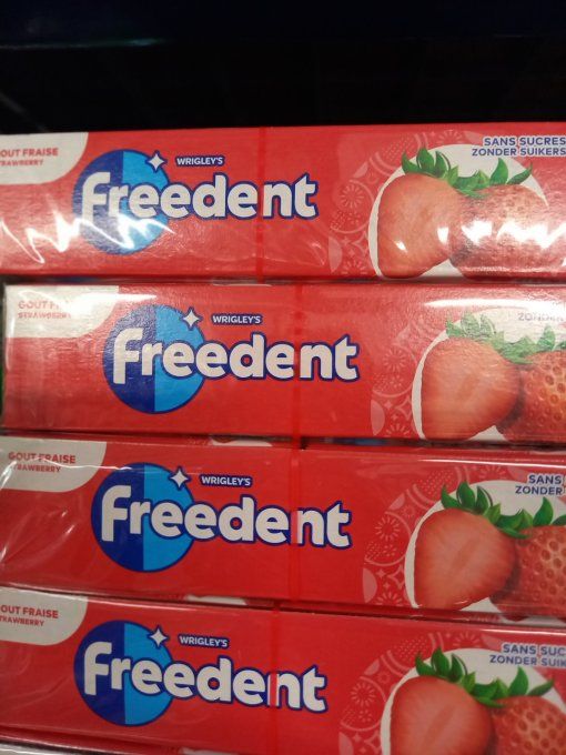FREEDENT  FRAISE 30 PCS