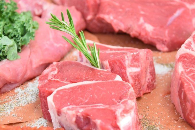 Veau frais en morceaux et sans os
